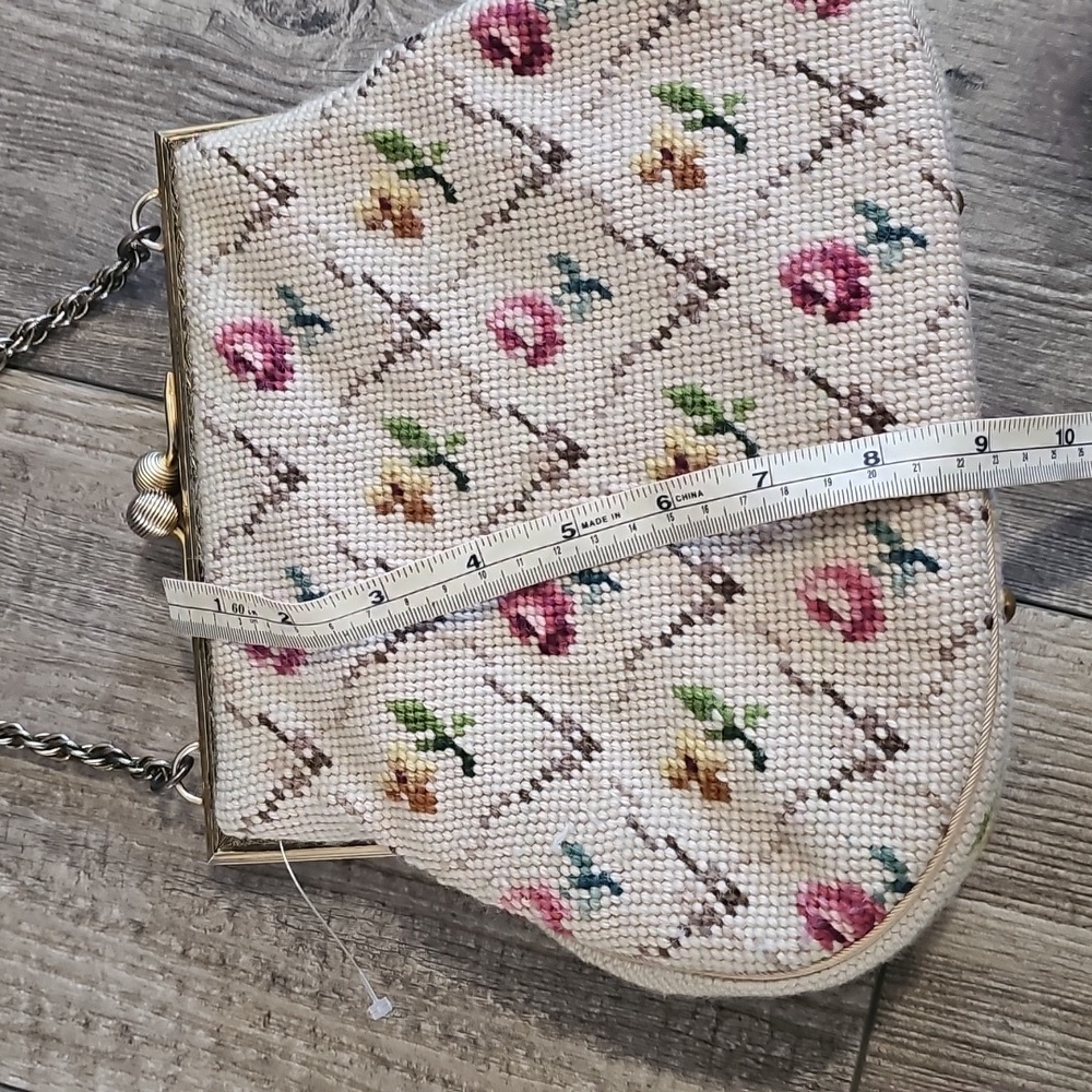 Vintage Floral 1950s 60s Needlepoint hand bag - Picture 3 of 10